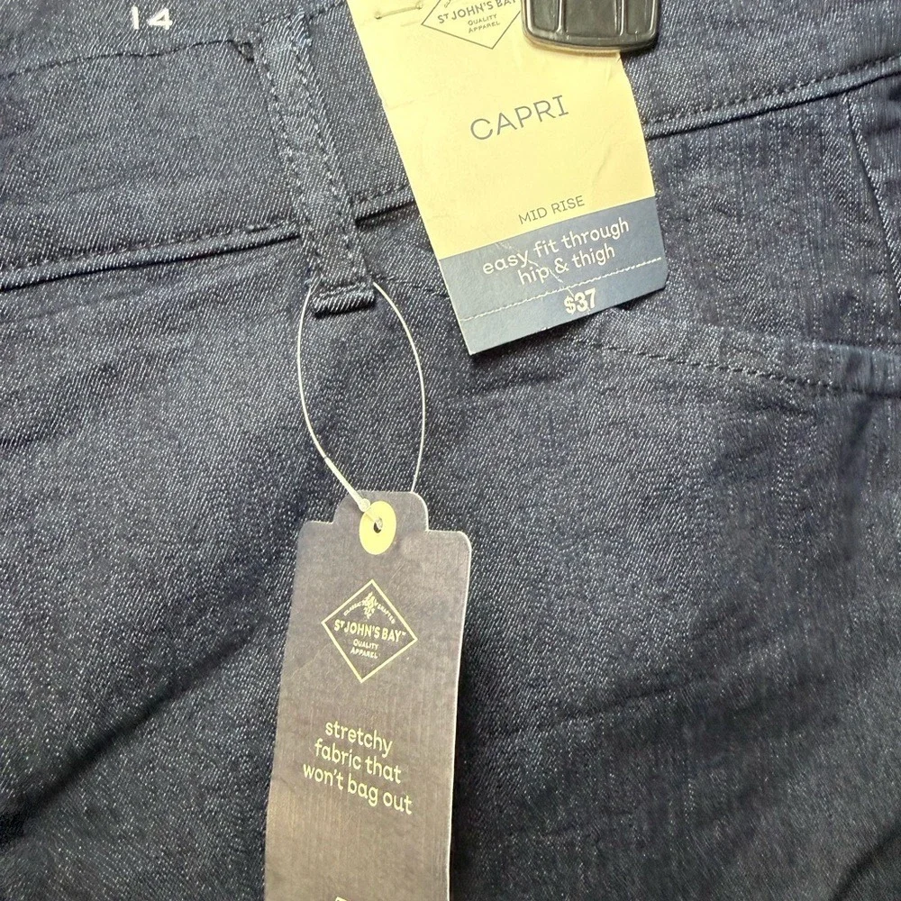 St Johns Bay Womens Mid Rise Capri Pants Dark‎ Wash Denim Size 14 New